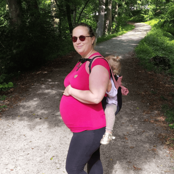 femme enceinte en randonnée