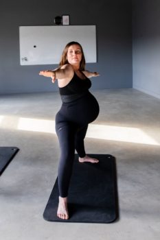femme enceinte yoga 7 mois legging